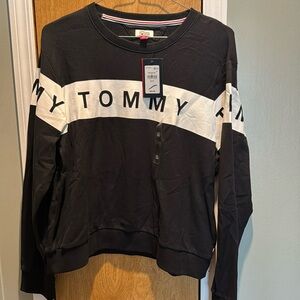Tommy very light sweatshirt.